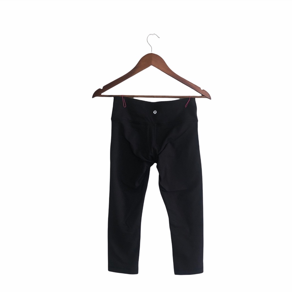 LULULEMON black Capri leggings women size 4